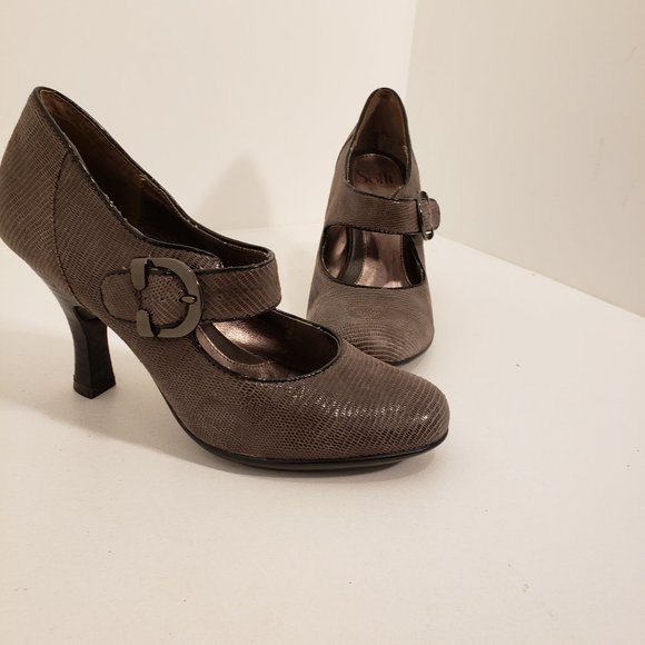 Heels Closed-toe buckle Mary Jane heels - Picture 15 of 16